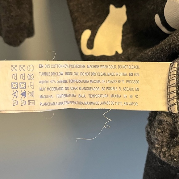 Forever 21 Cat Graphic Sweatshirt - Picture 4 of 5